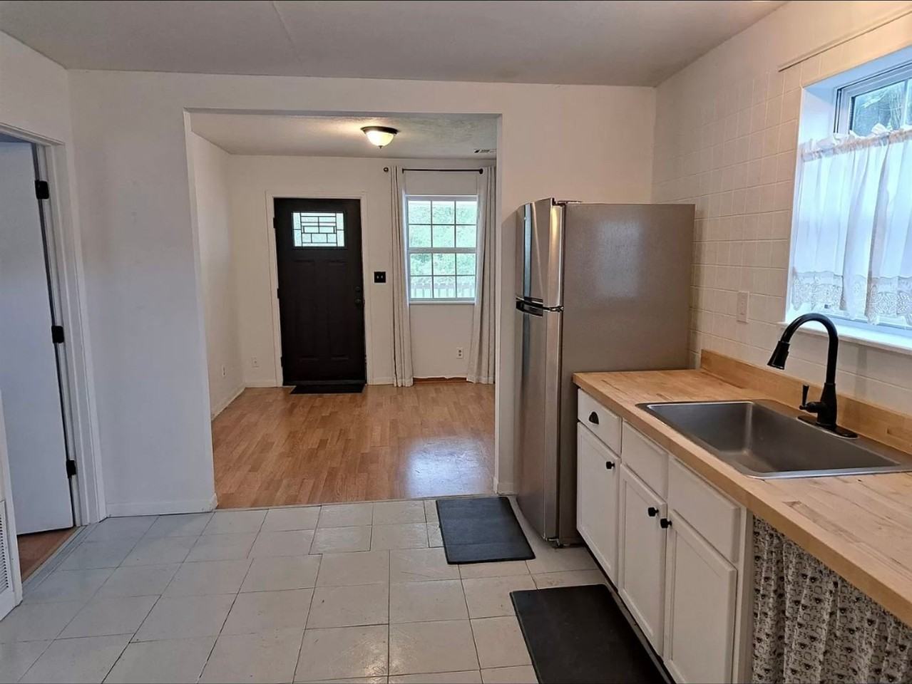 205 N Elm St - Photo 3 of 9