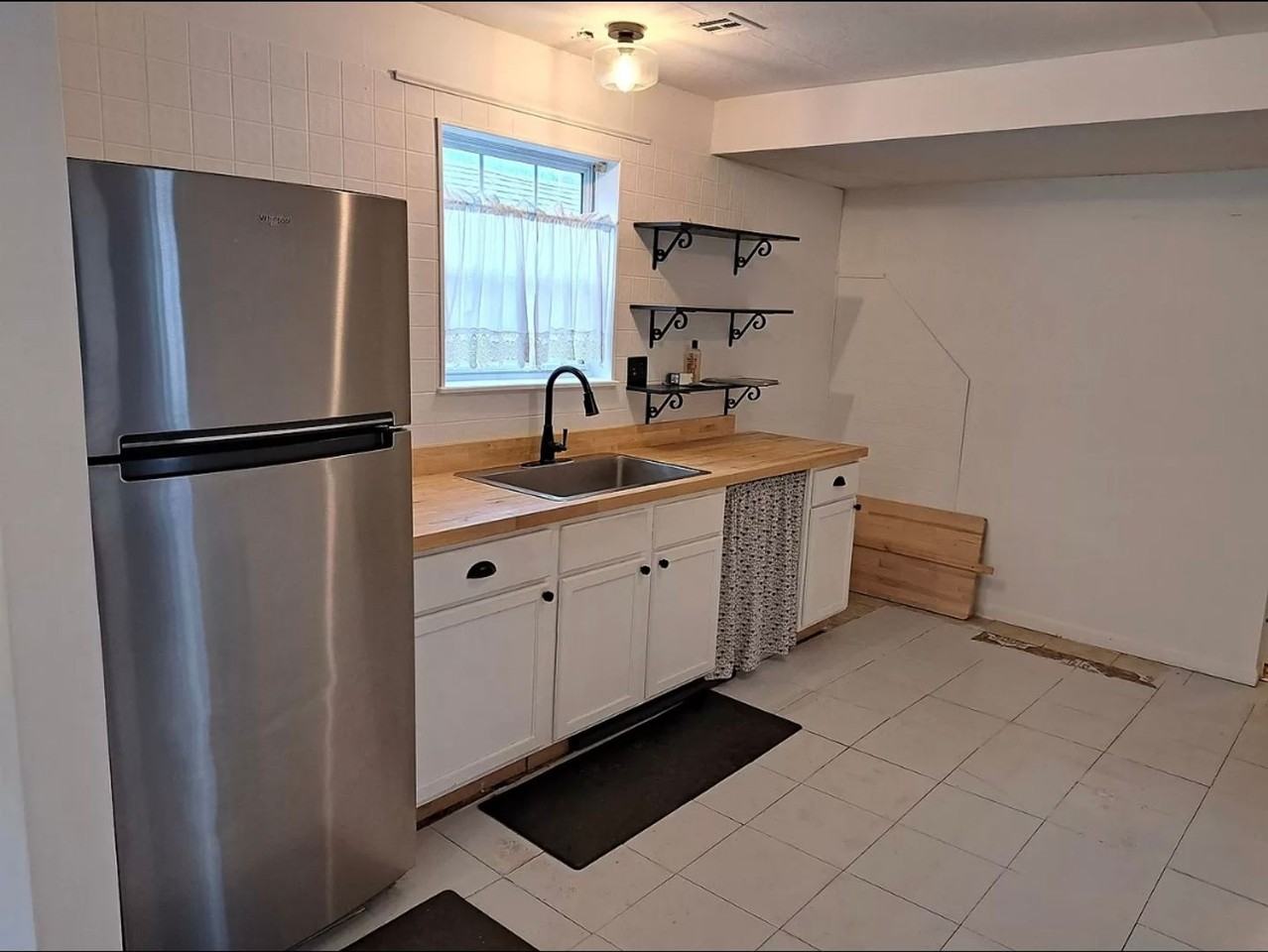 205 N Elm St - Photo 4 of 9