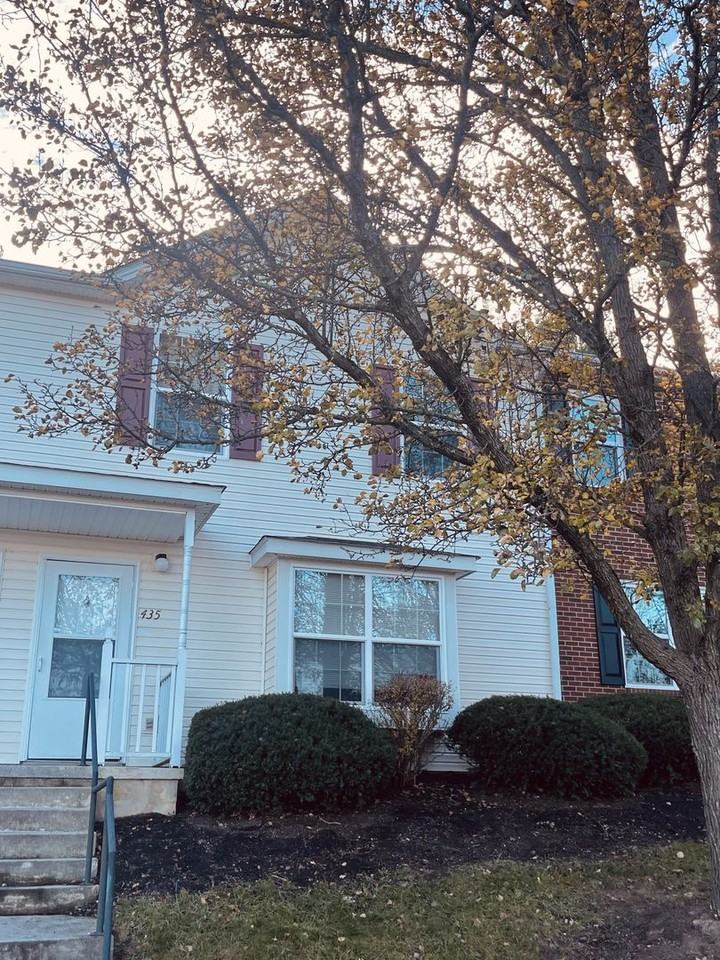 435 Laurence Ln - Photo 2 of 18