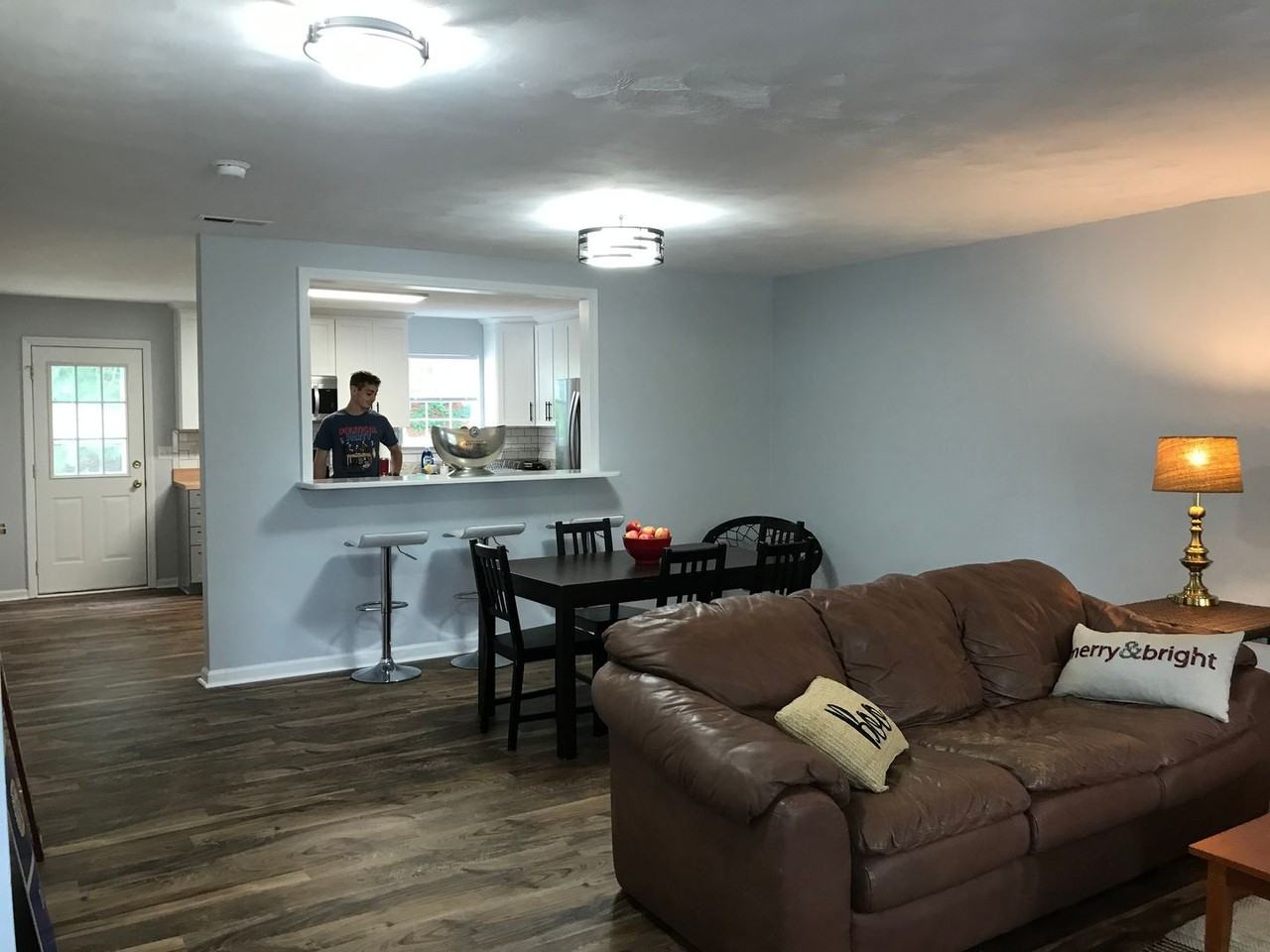 435 Laurence Ln - Photo 3 of 18