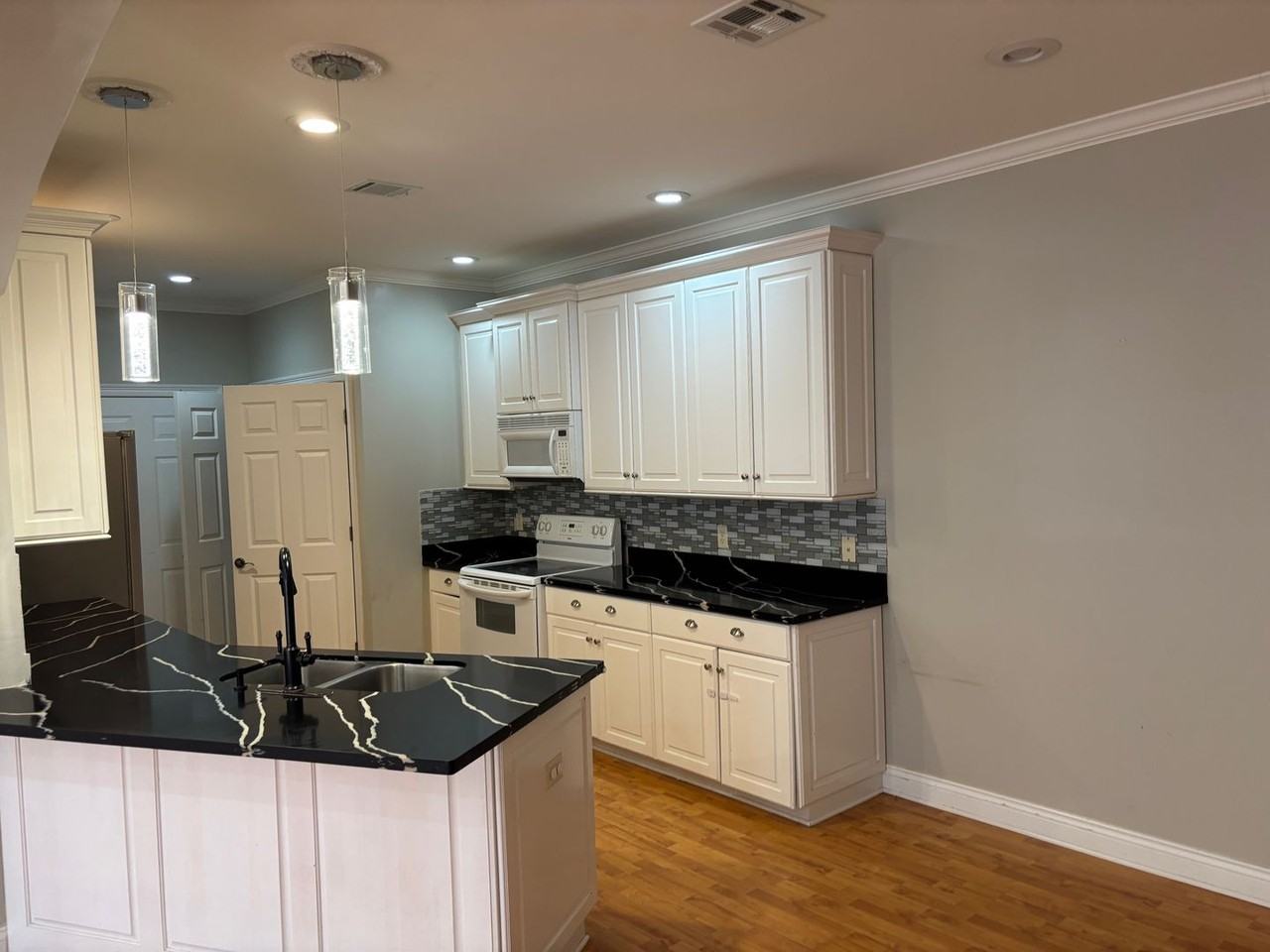 2813 N Locke Point Dr - Photo 5 of 19