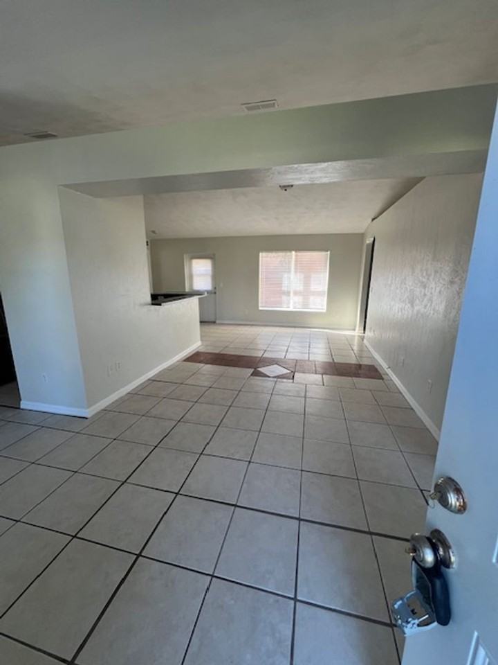 816 Grove Ave - Photo 2 of 9