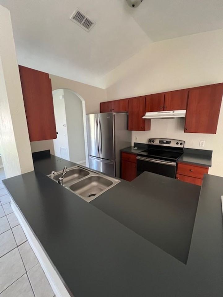 816 Grove Ave - Photo 3 of 9