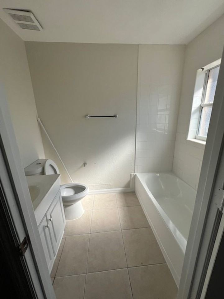 816 Grove Ave - Photo 5 of 9