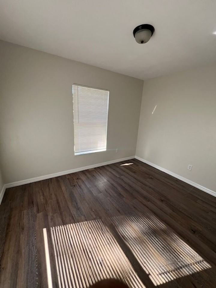 816 Grove Ave - Photo 7 of 9