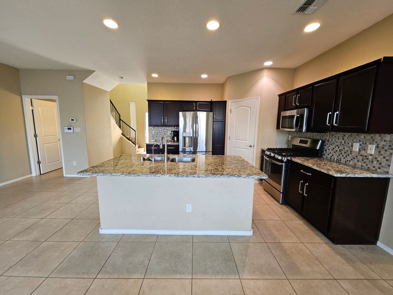 1408 Lumberton Dr Nw - Photo 5 of 33