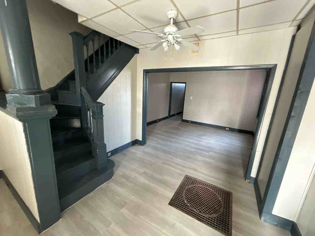 1302 Bonaparte Ave - Photo 4 of 7