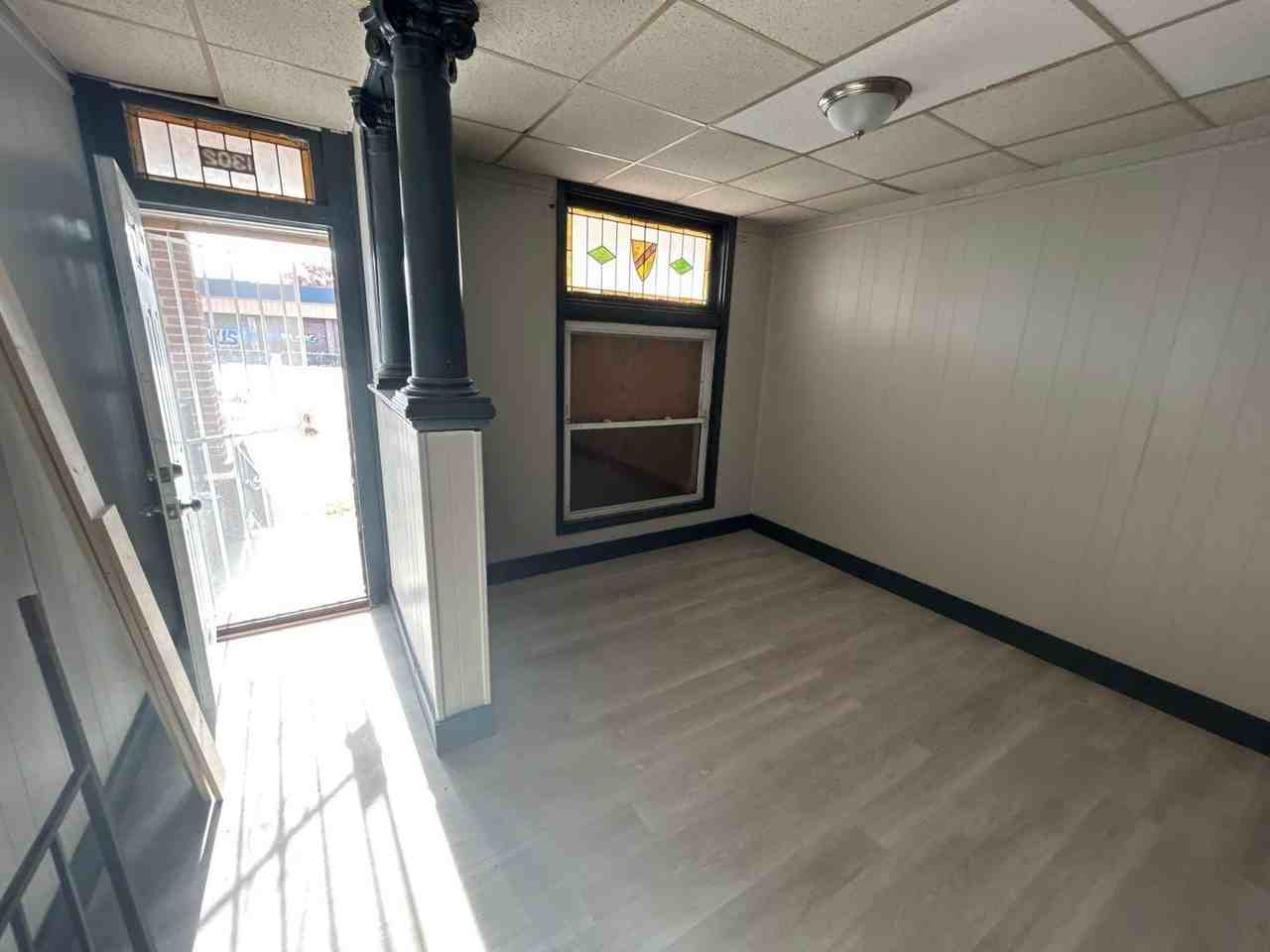 1302 Bonaparte Ave - Photo 5 of 7