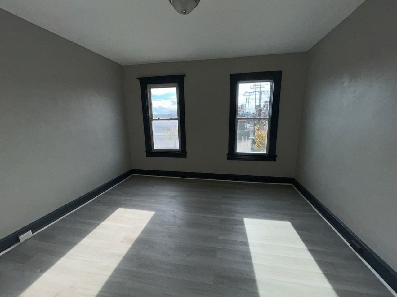 1302 Bonaparte Ave - Photo 7 of 7