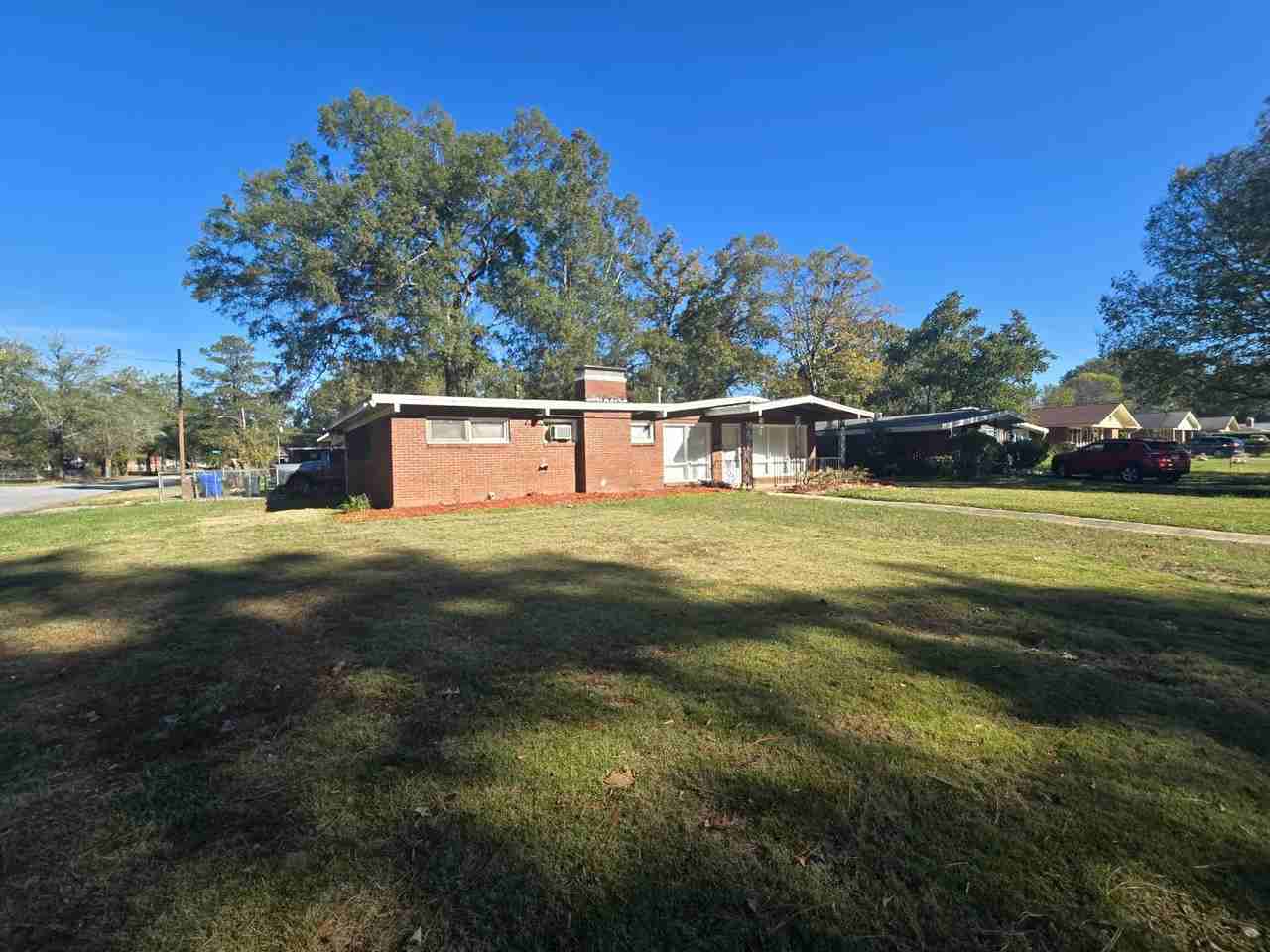 2429 Walker St - Photo 2 of 10