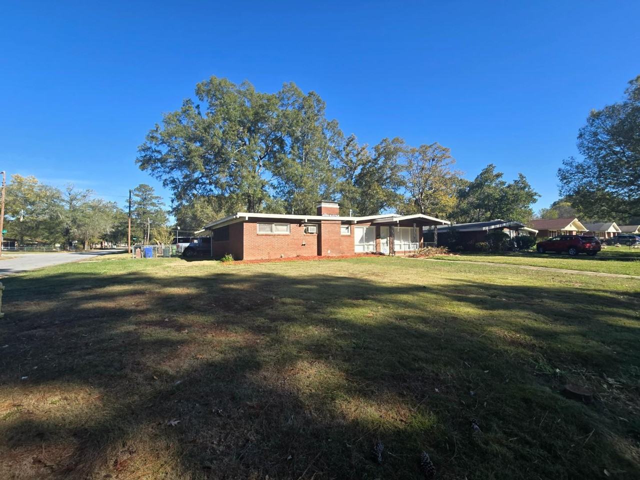 2429 Walker St - Photo 3 of 10