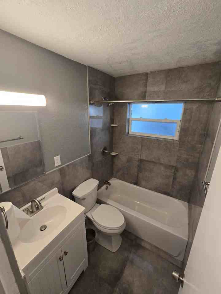 3058 15th Ave S #NA - Photo 3 of 7