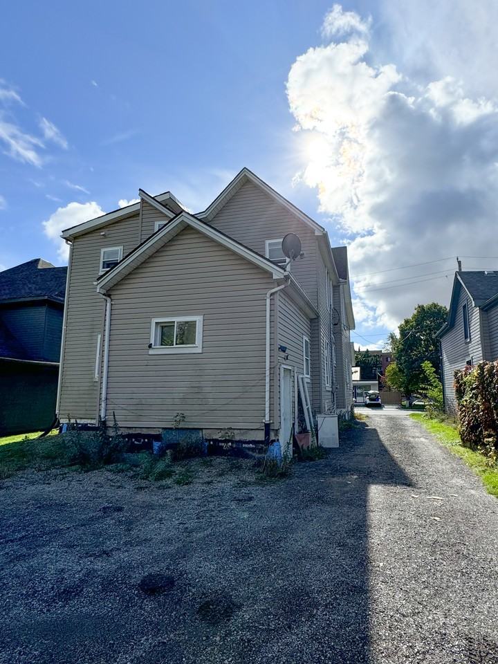 87 King St E #3 - Photo 2 of 2