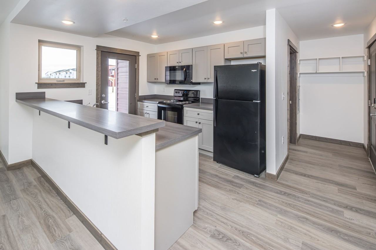 1804 Cruiser Lane - Photo 2 of 33