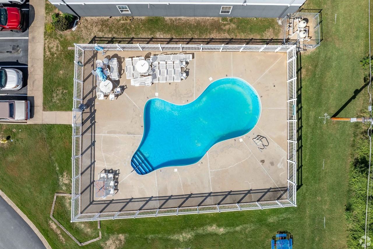 Steeplechase Apartments - Photo 5 of 34