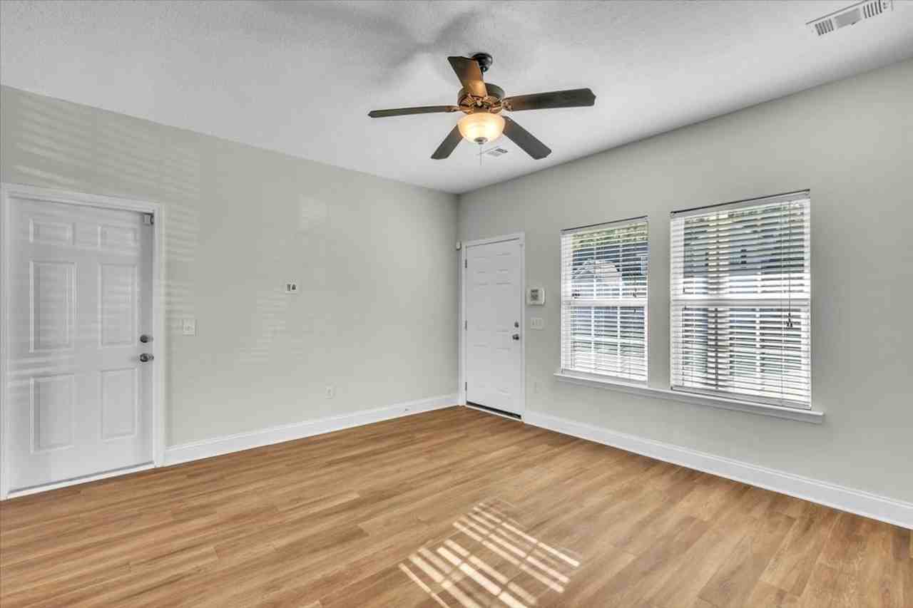 285 Cypress Pointe Dr - Photo 3 of 25