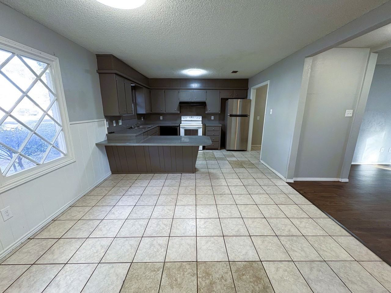 2215 36th St - Photo 3 of 17