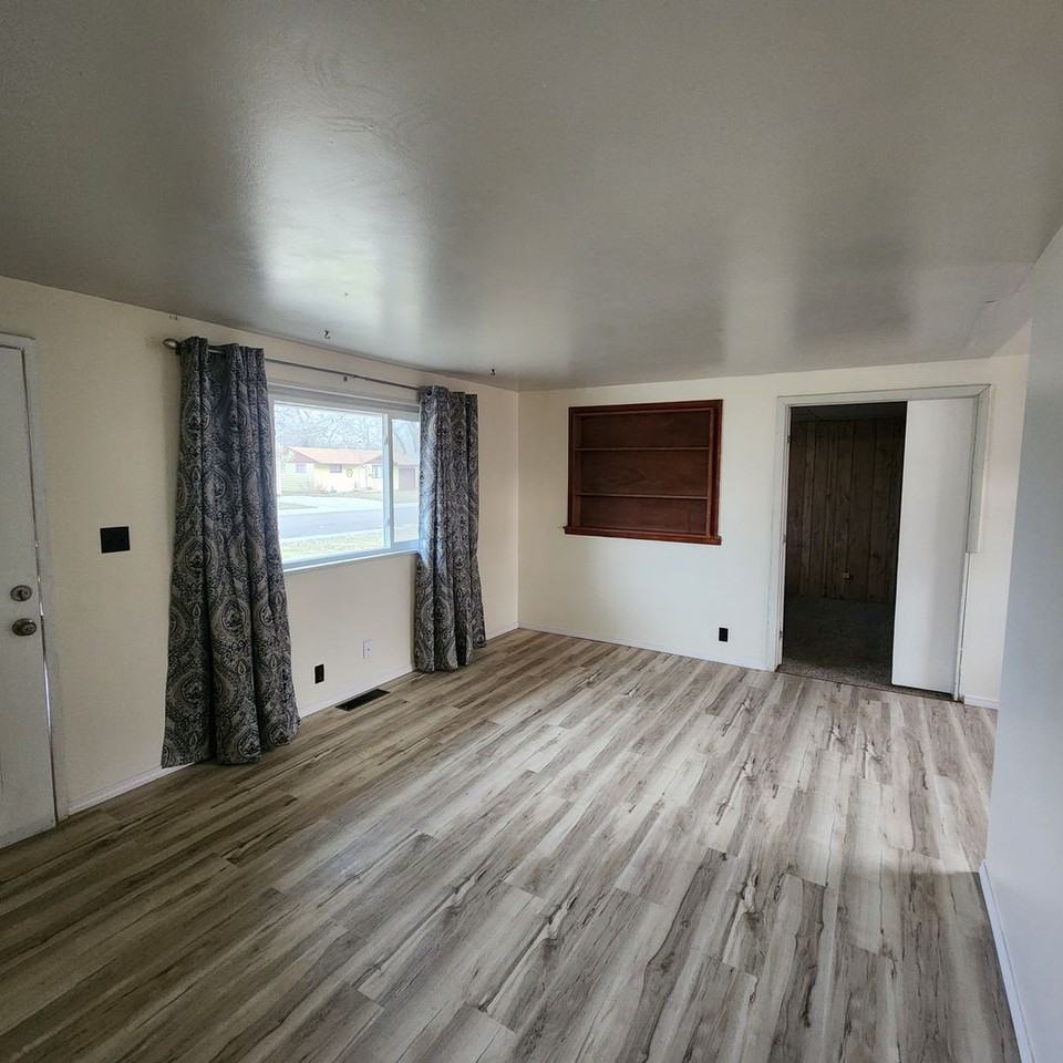 1426 Kearney Ave - Photo 2 of 17