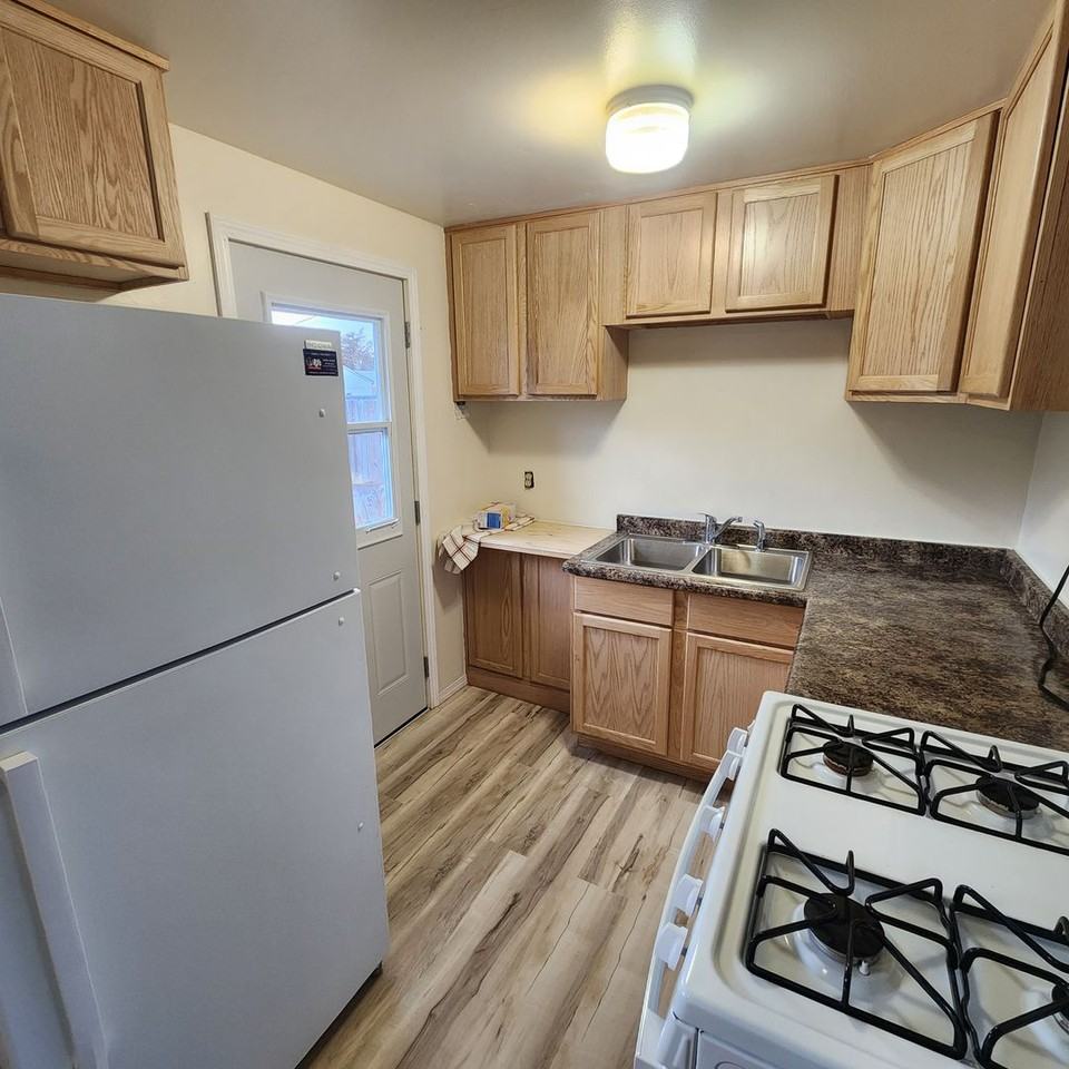 1426 Kearney Ave - Photo 5 of 17