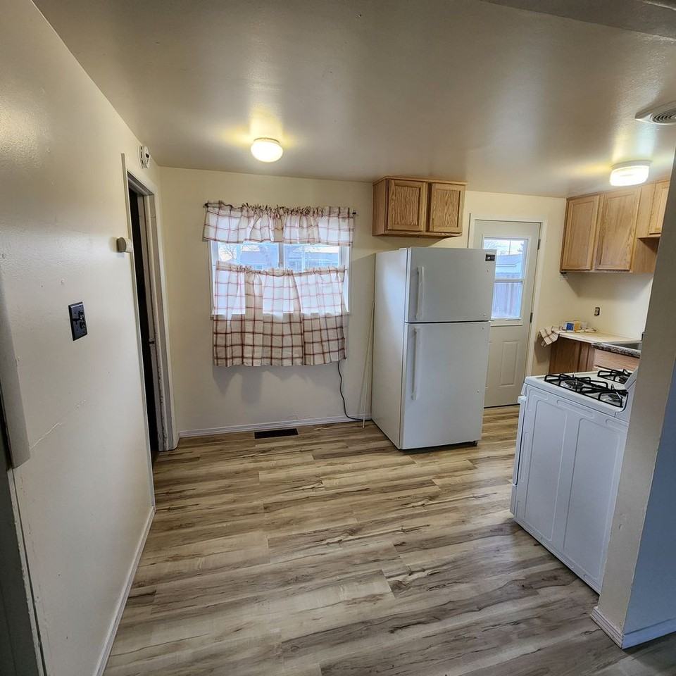 1426 Kearney Ave - Photo 6 of 17