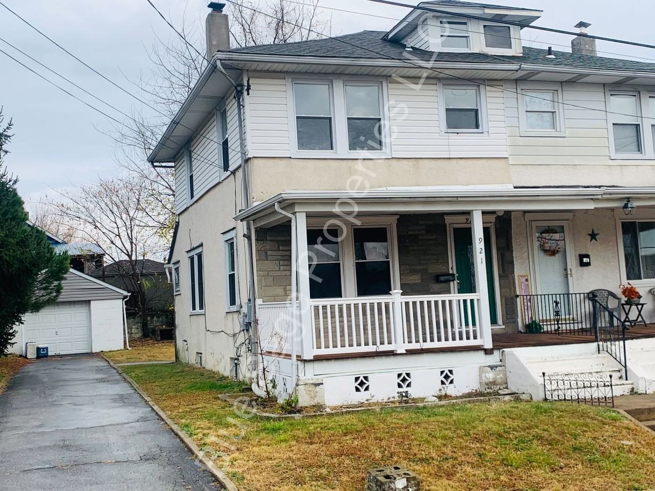 921 Langley St - Photo 2 of 22