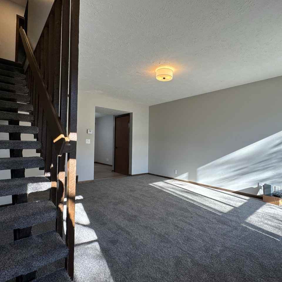 Valley View Apartments - Photo 3 of 39