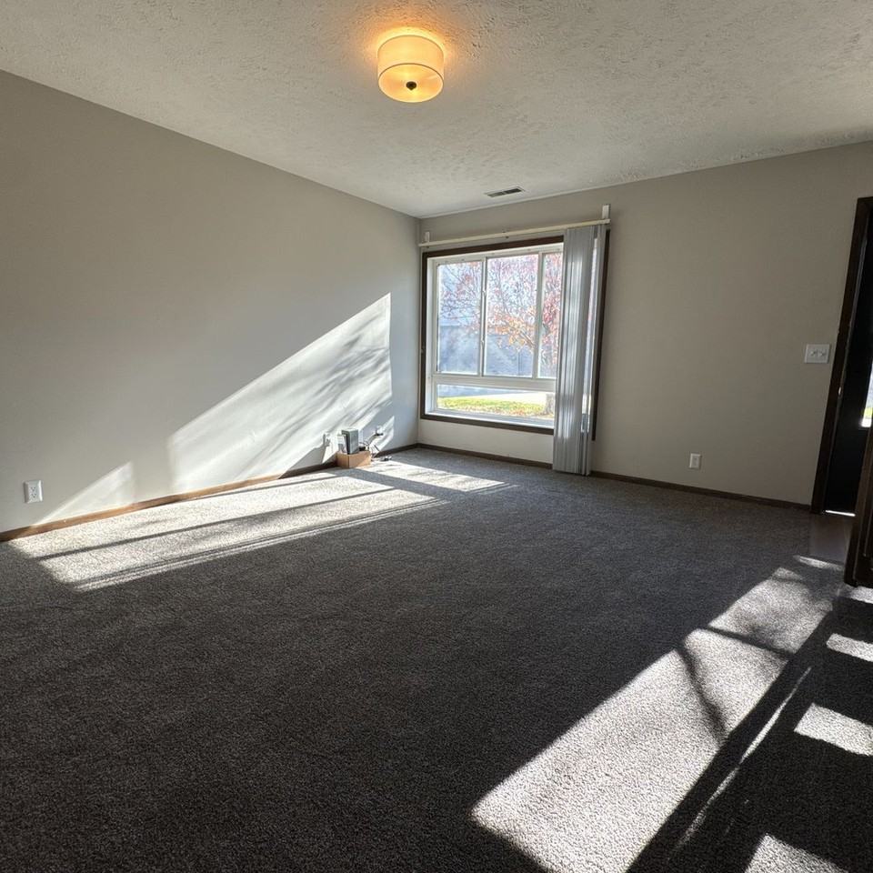 Valley View Apartments - Photo 6 of 39