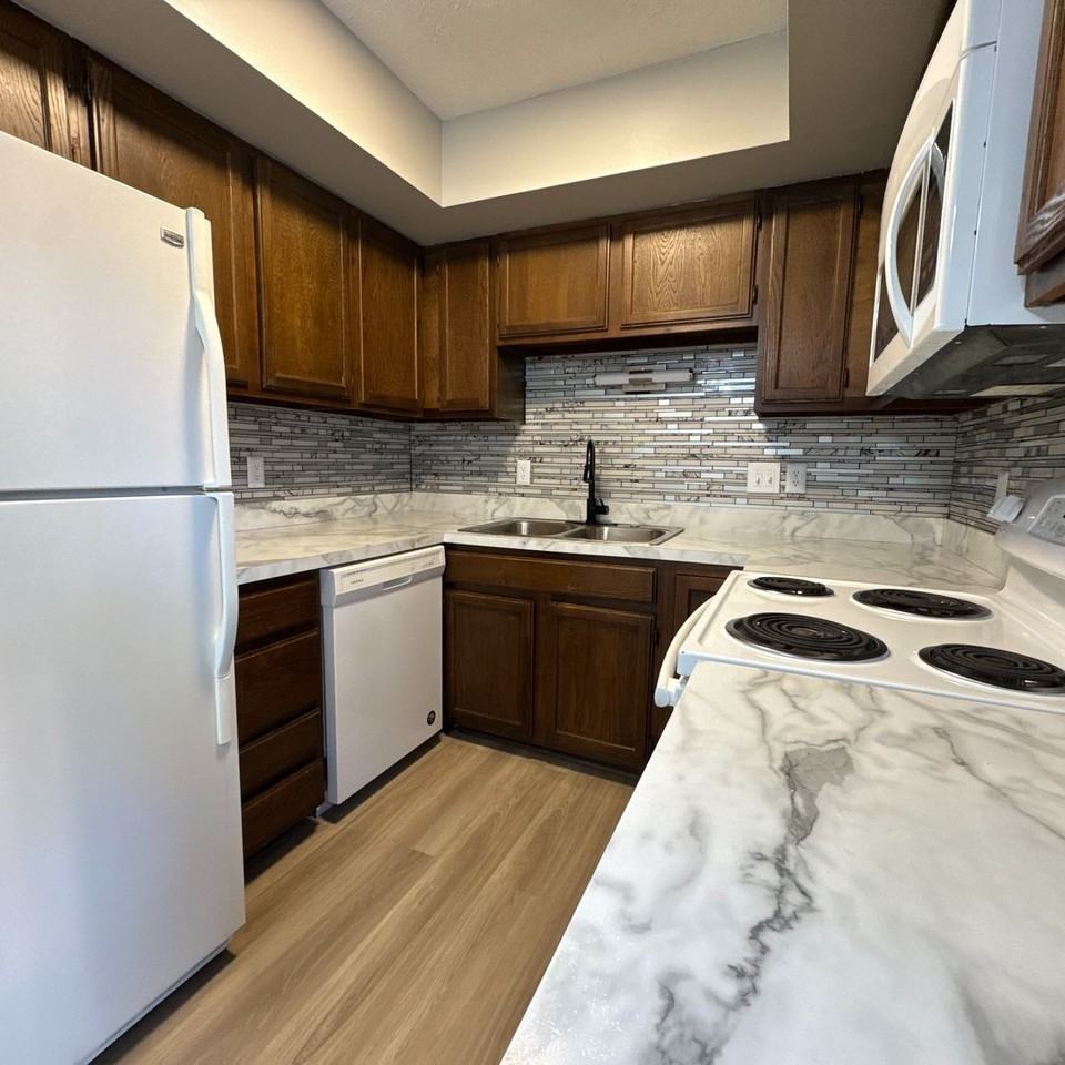 Valley View Apartments - Photo 7 of 39