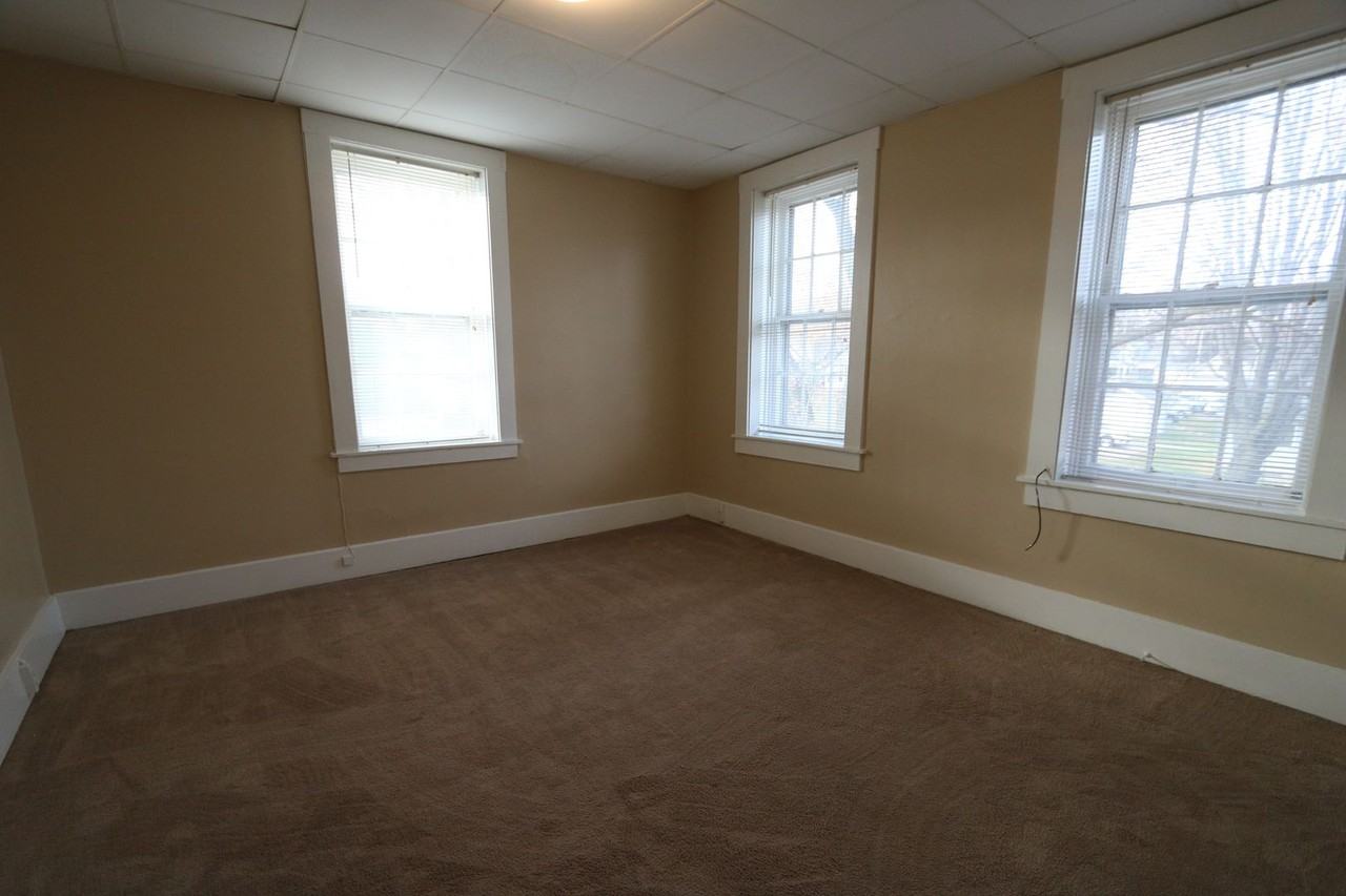 1103 S 5th St - Photo 3 of 10