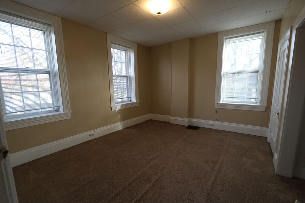 1103 S 5th St - Photo 4 of 10