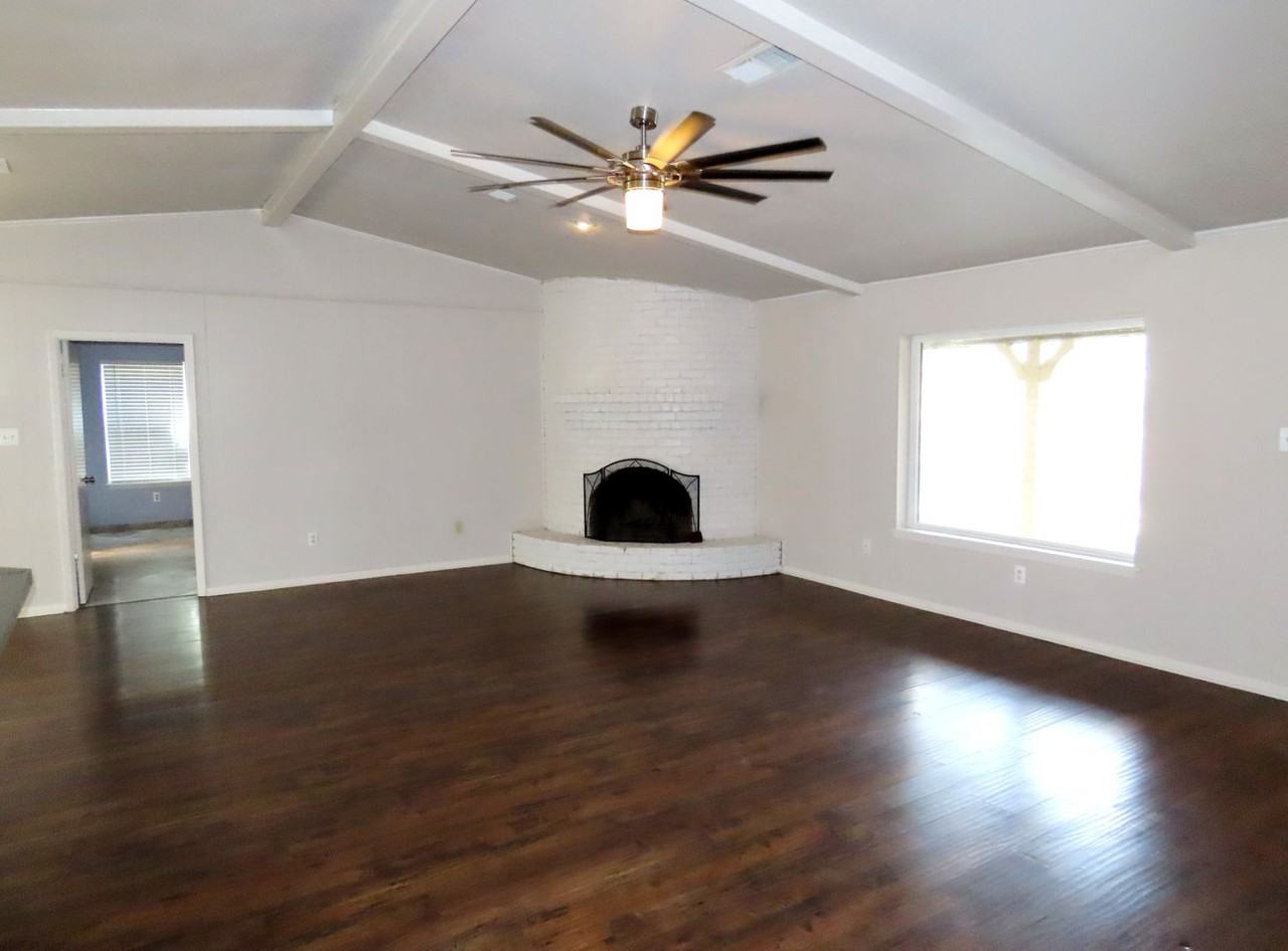 106 Fairway Dr E - Photo 2 of 22