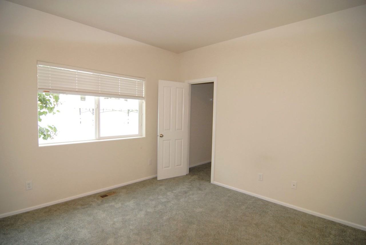 3406 Nw Essex Ct - Photo 4 of 31