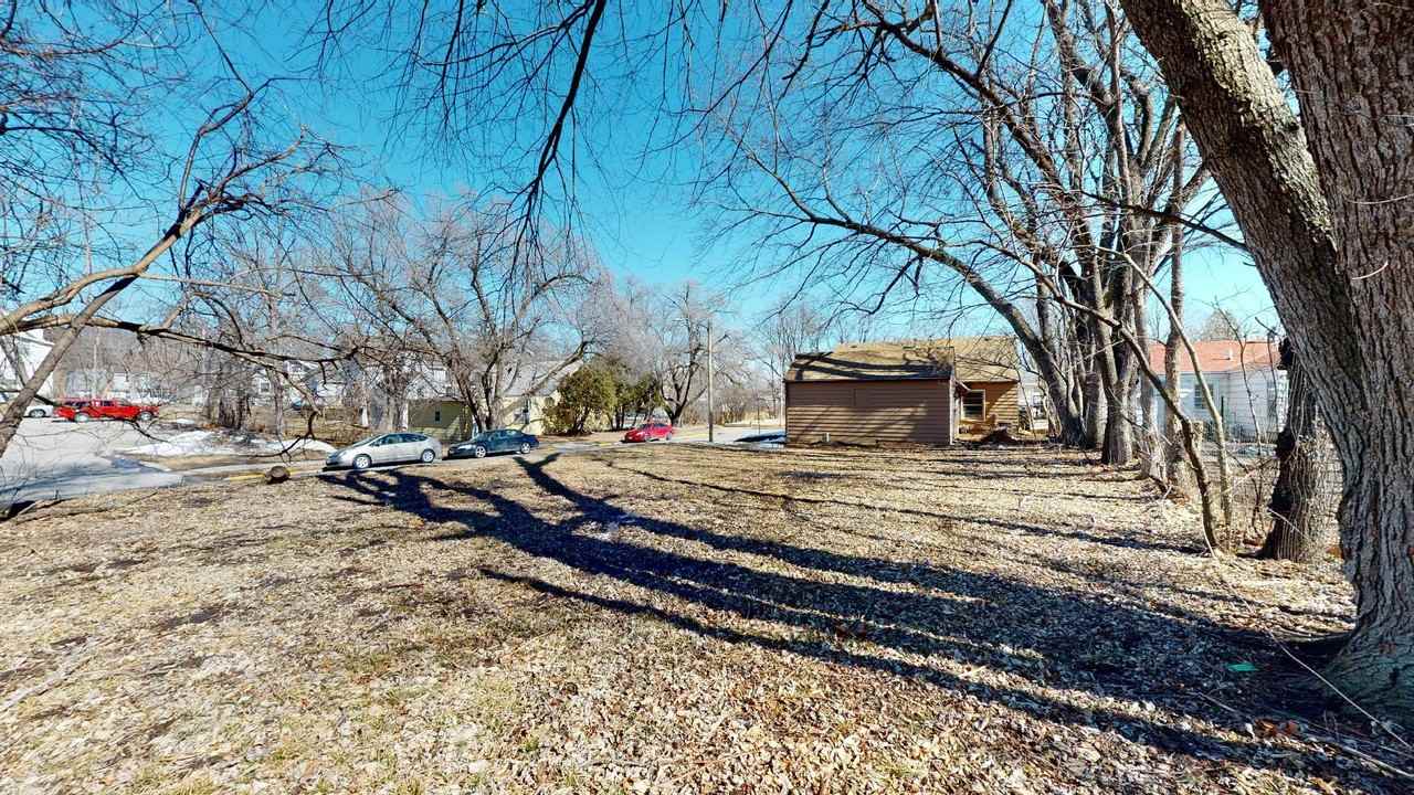 135 N Wilmoth Ave - Photo 2 of 17