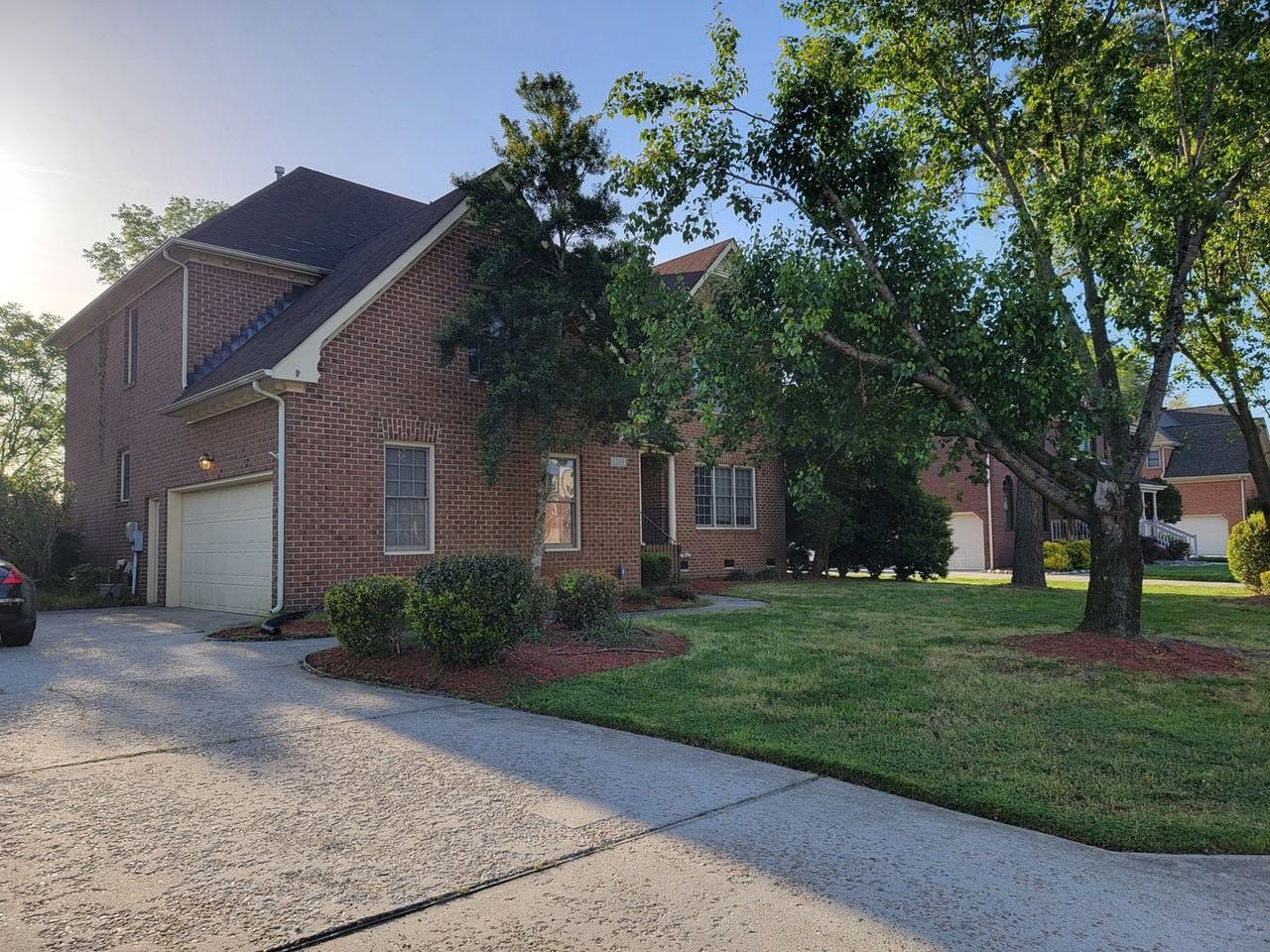 1209 Kingsbury Dr - Photo 2 of 34