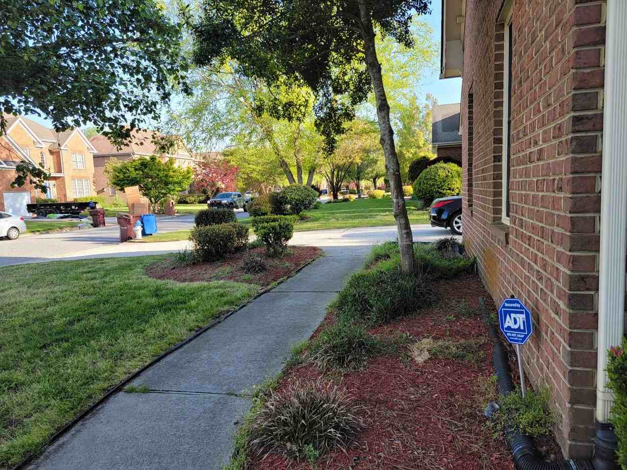 1209 Kingsbury Dr - Photo 3 of 34