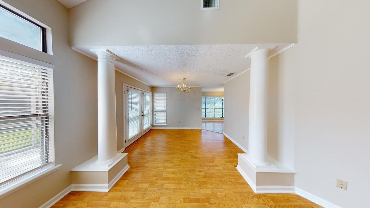 1795 Bartlett Ave - Photo 6 of 33