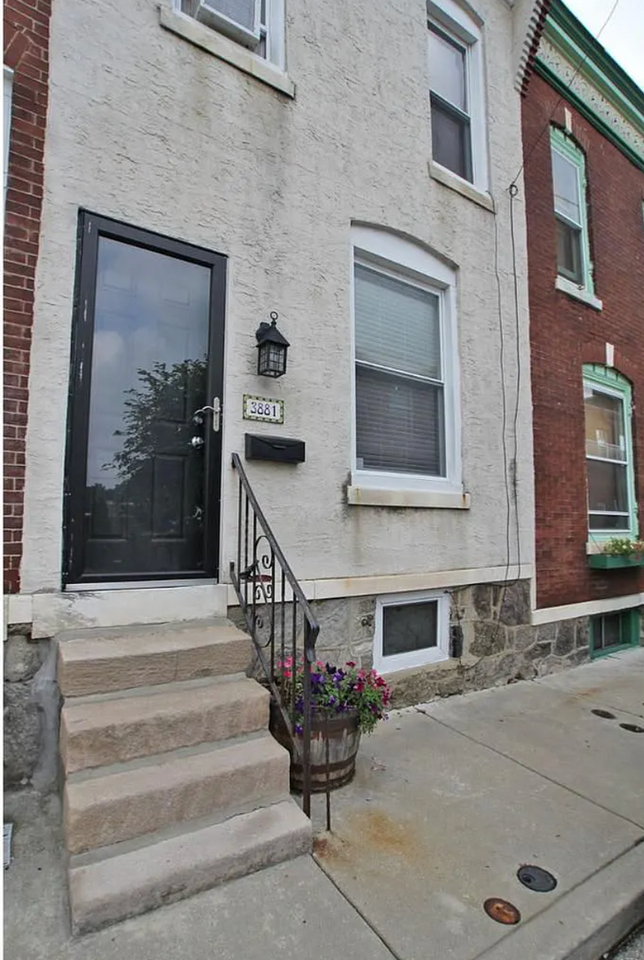 3881A Manor St - Photo 2 of 19