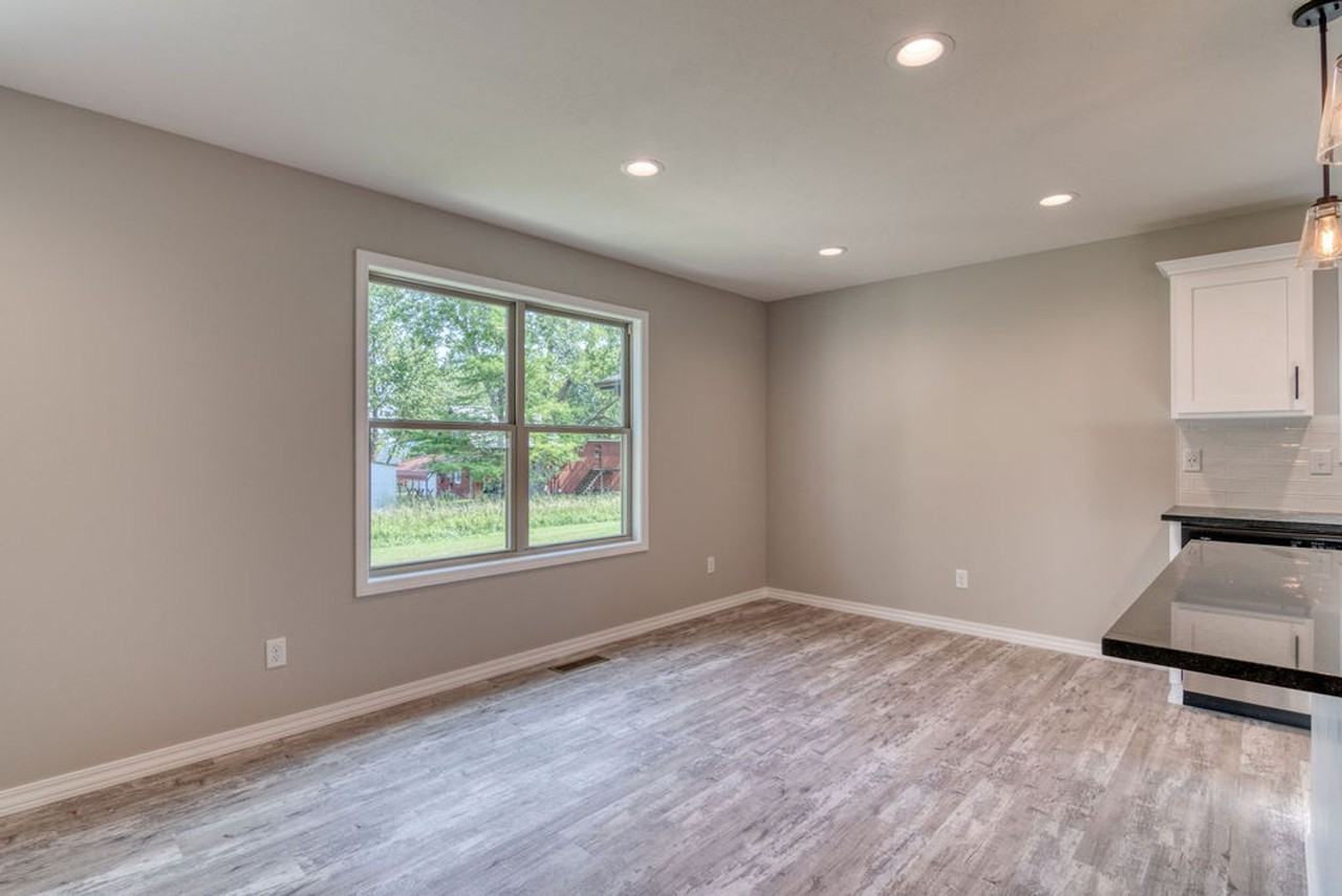 1213 E Paragon - Photo 2 of 21