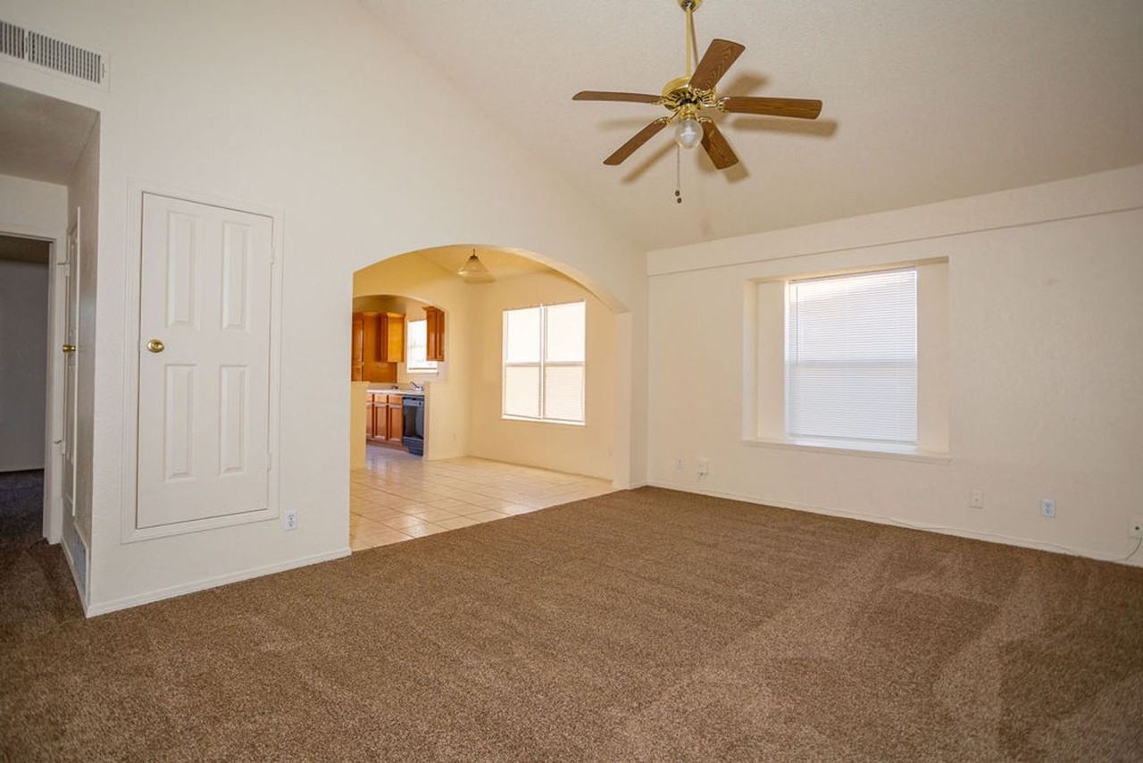 11808 Kings Arms Ct - Photo 2 of 15