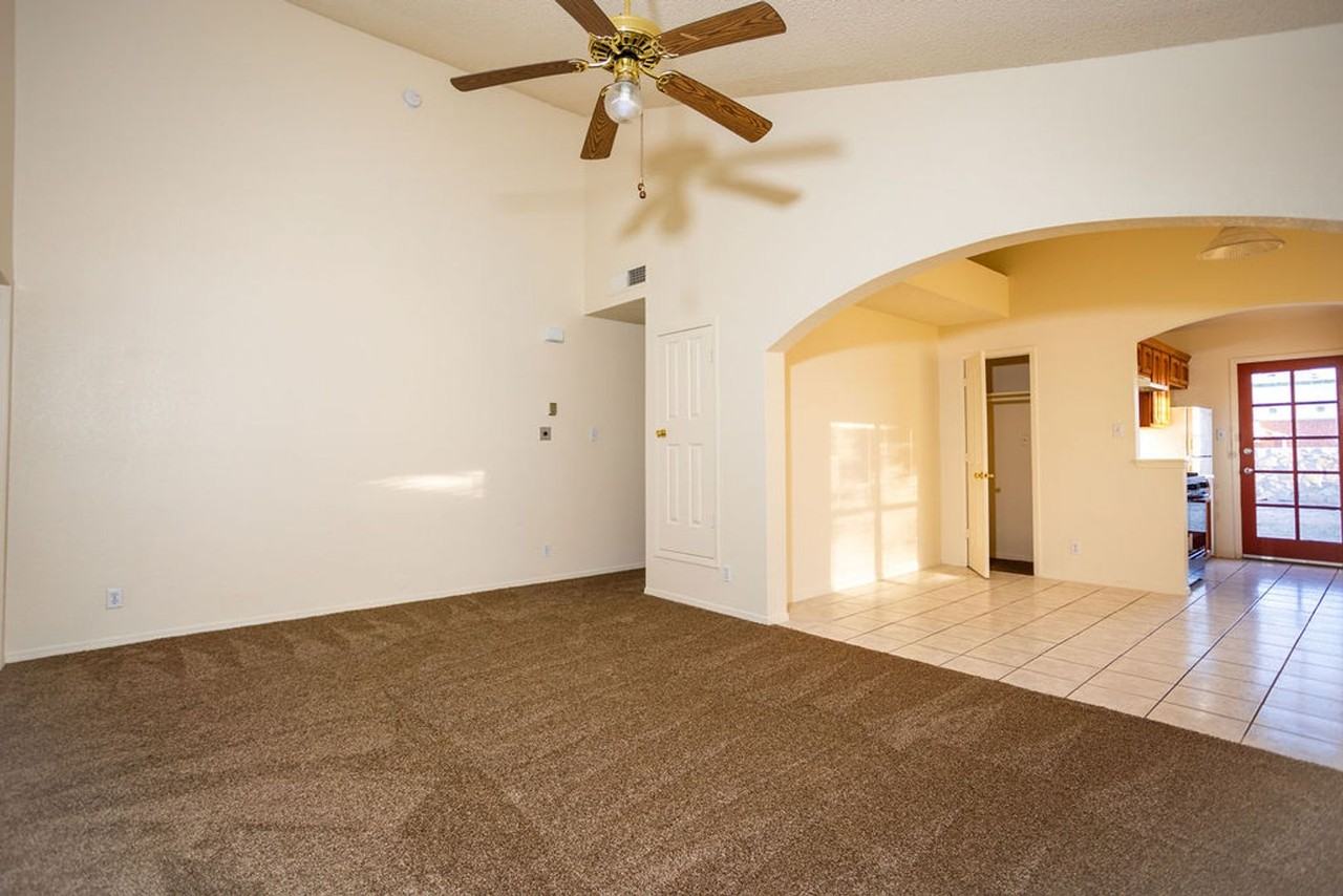 11808 Kings Arms Ct - Photo 3 of 15