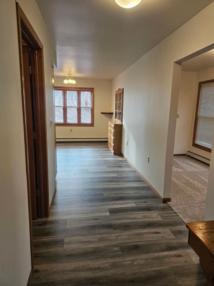 910 10th Ave N - Photo 5 of 26