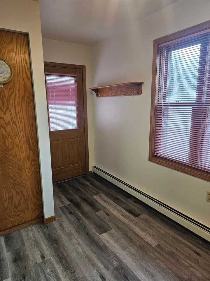 910 10th Ave N - Photo 7 of 26