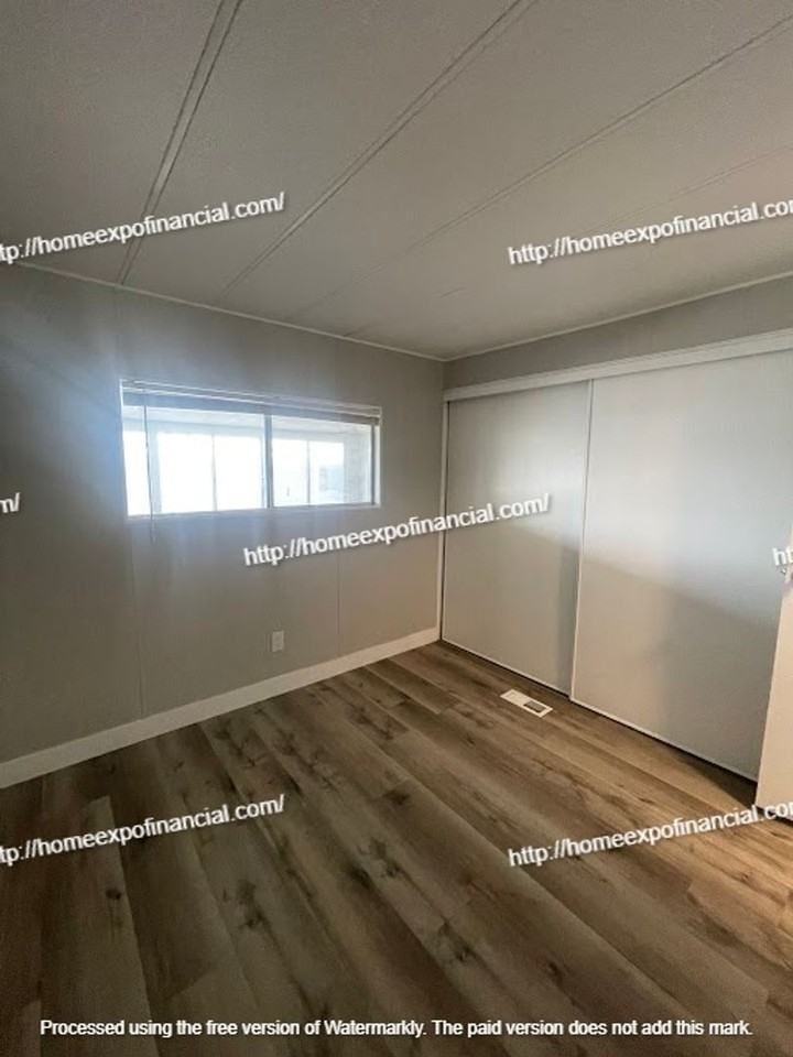 139 N Manzanita Ct - Photo 3 of 19