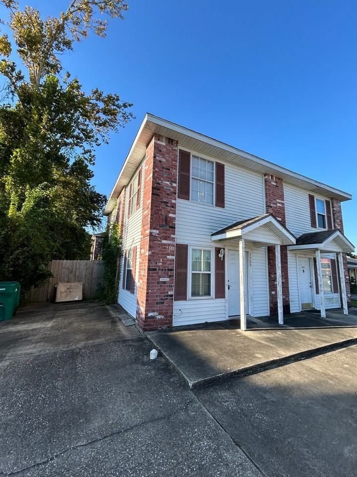 3505 Maplewood Dr - Photo 2 of 11