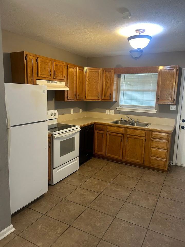 3505 Maplewood Dr - Photo 7 of 11