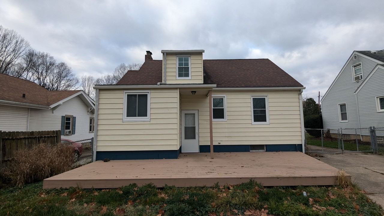 163 30th St Nw - Photo 2 of 32