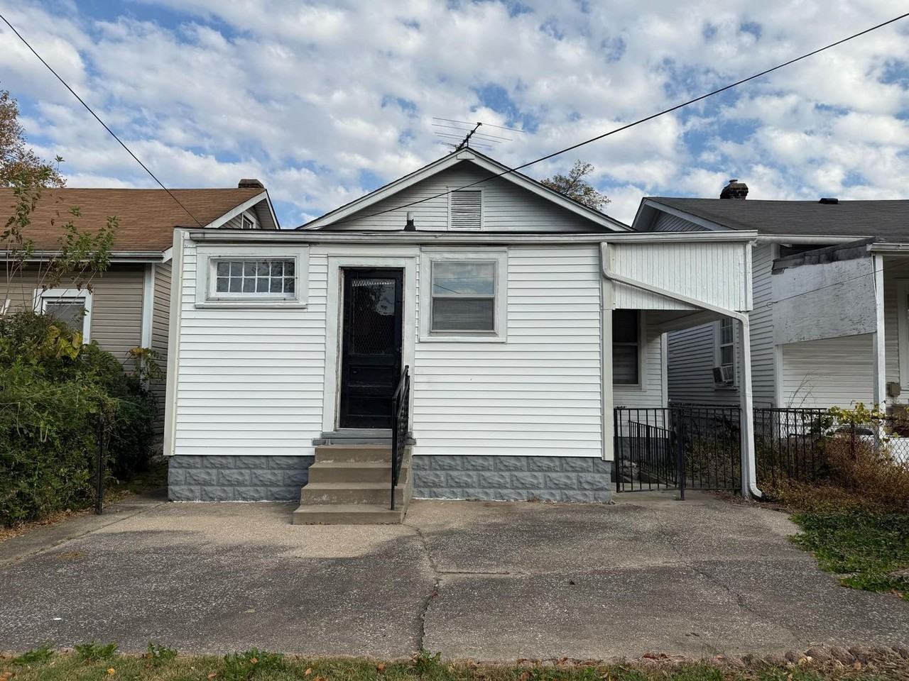 1846 W Kentucky St - Photo 2 of 7