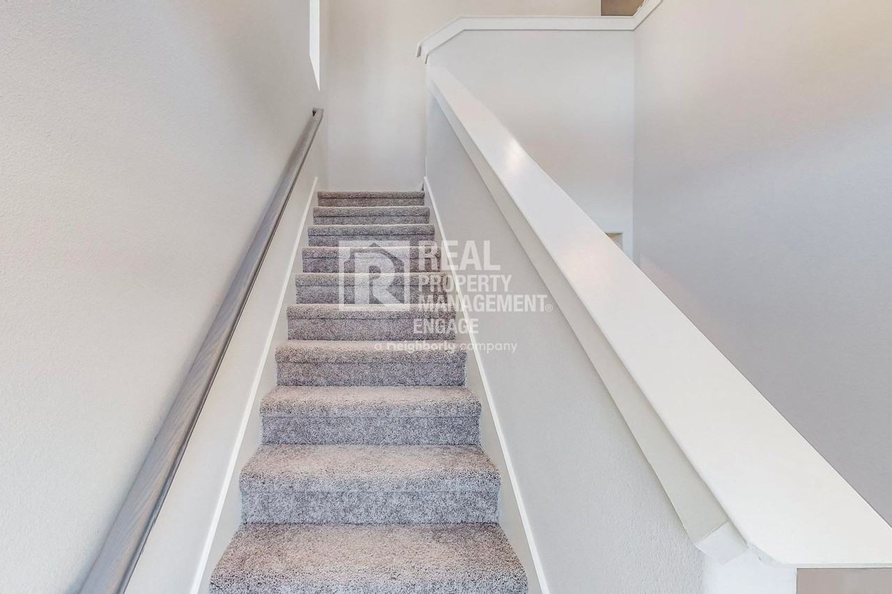 217 Caliber Ct - Photo 4 of 48