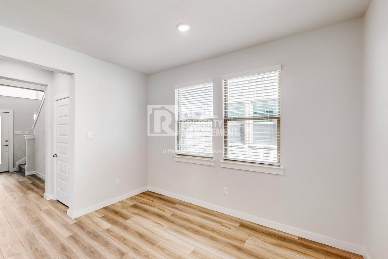 217 Caliber Ct - Photo 5 of 48