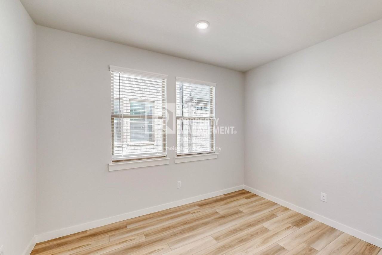 217 Caliber Ct - Photo 6 of 48